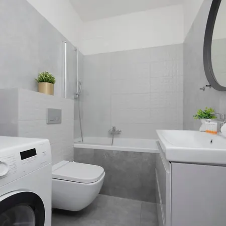 Family Cybernetyki With Ac And Parking By Renters Apartament