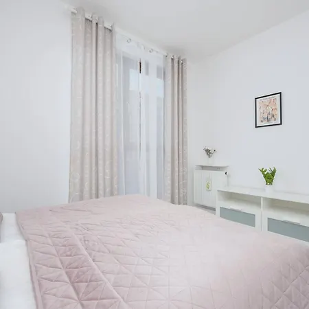 Apartament Family Cybernetyki With Ac And Parking By Renters