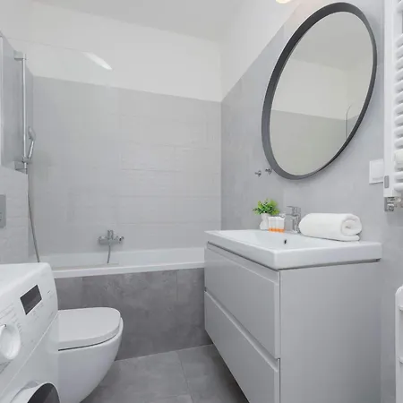 Family Cybernetyki With Ac And Parking By Renters Warszawa