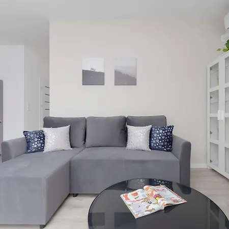 Family Cybernetyki With Ac And Parking By Renters * Warszawa