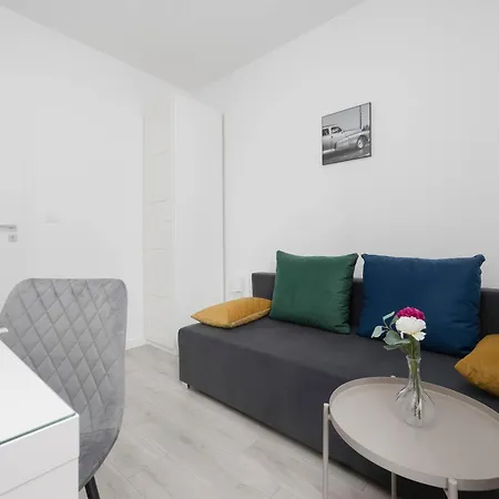 Family Cybernetyki With Ac And Parking By Renters Apartament