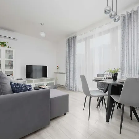 Family Cybernetyki With Ac And Parking By Renters Apartament *