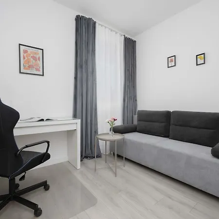 Family Cybernetyki With Ac And Parking By Renters Appartamento *