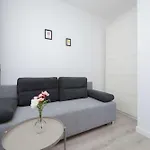 Family Cybernetyki With Ac And Parking By Renters Appartement