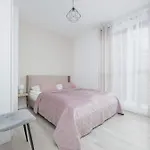 Family Cybernetyki With Ac And Parking By Renters Appartement Varsovie