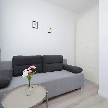 Family Cybernetyki With Ac And Parking By Renters Apartamento