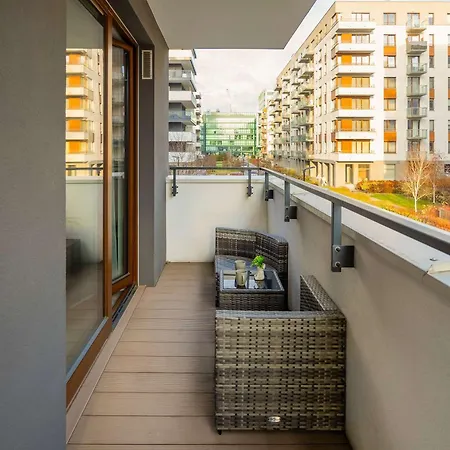 Apartamento Family Cybernetyki With Ac And Parking By Renters