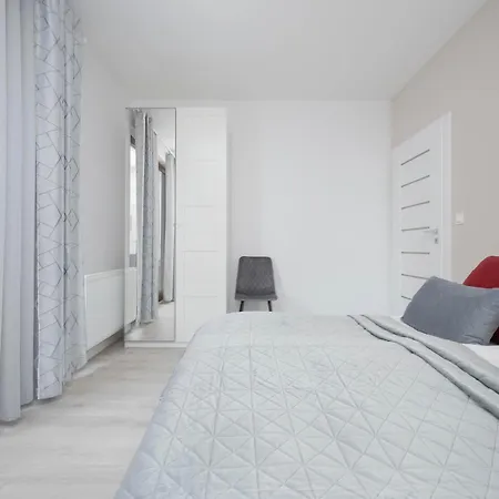 Family Cybernetyki With Ac And Parking By Renters Apartamento *