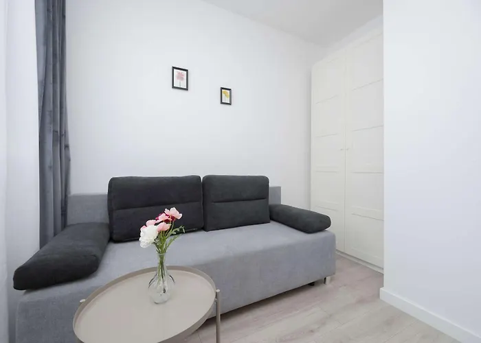 Family Cybernetyki With Ac And Parking By Renters Apartamento