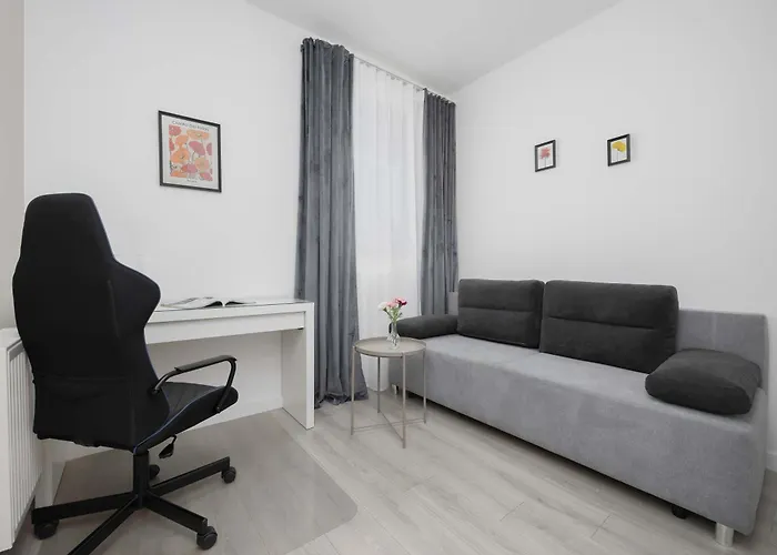 Family Cybernetyki With Ac And Parking By Renters Apartamento *