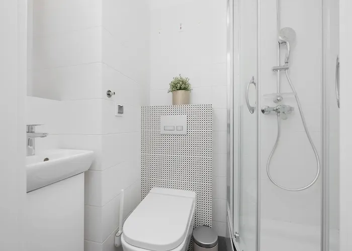 Apartamento Family Cybernetyki With Ac And Parking By Renters Varsóvia