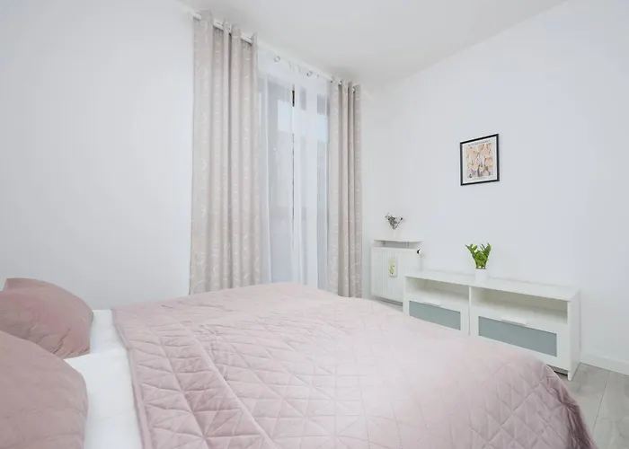 Apartamento Family Cybernetyki With Ac And Parking By Renters