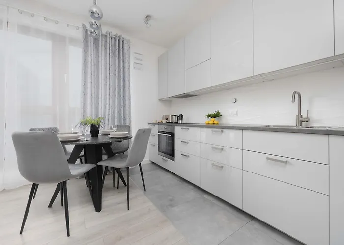 Apartamento Family Cybernetyki With Ac And Parking By Renters Varsóvia