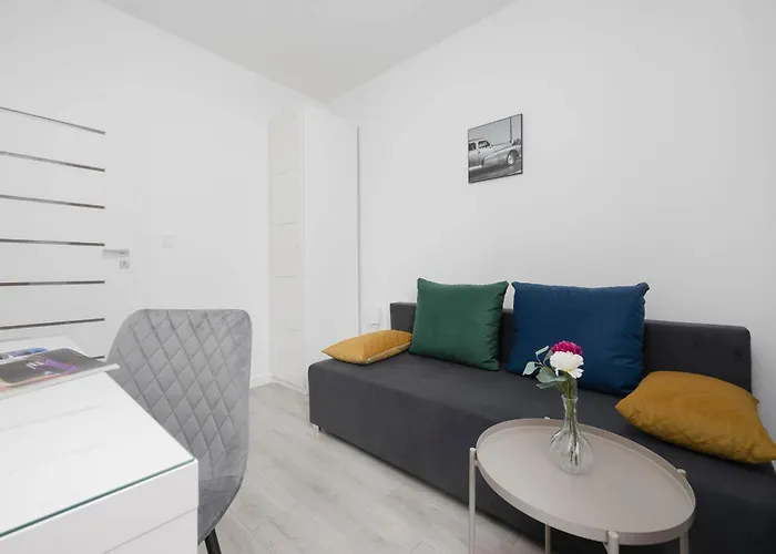 Family Cybernetyki With Ac And Parking By Renters Apartamento