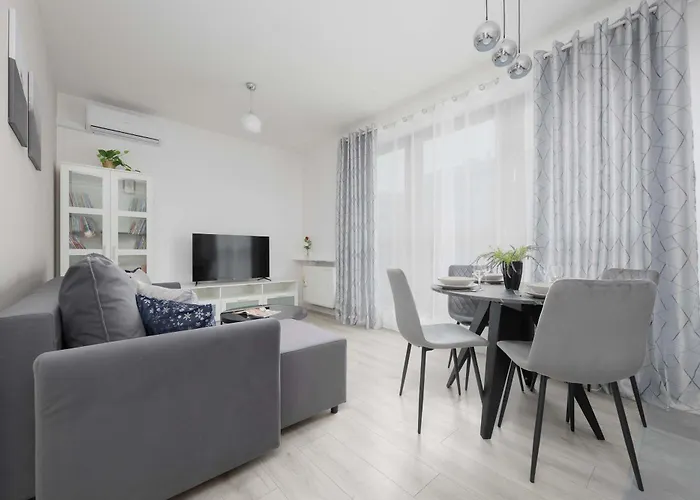 Family Cybernetyki With Ac And Parking By Renters Apartamento *