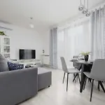 Family Cybernetyki With Ac And Parking By Renters Appartement *